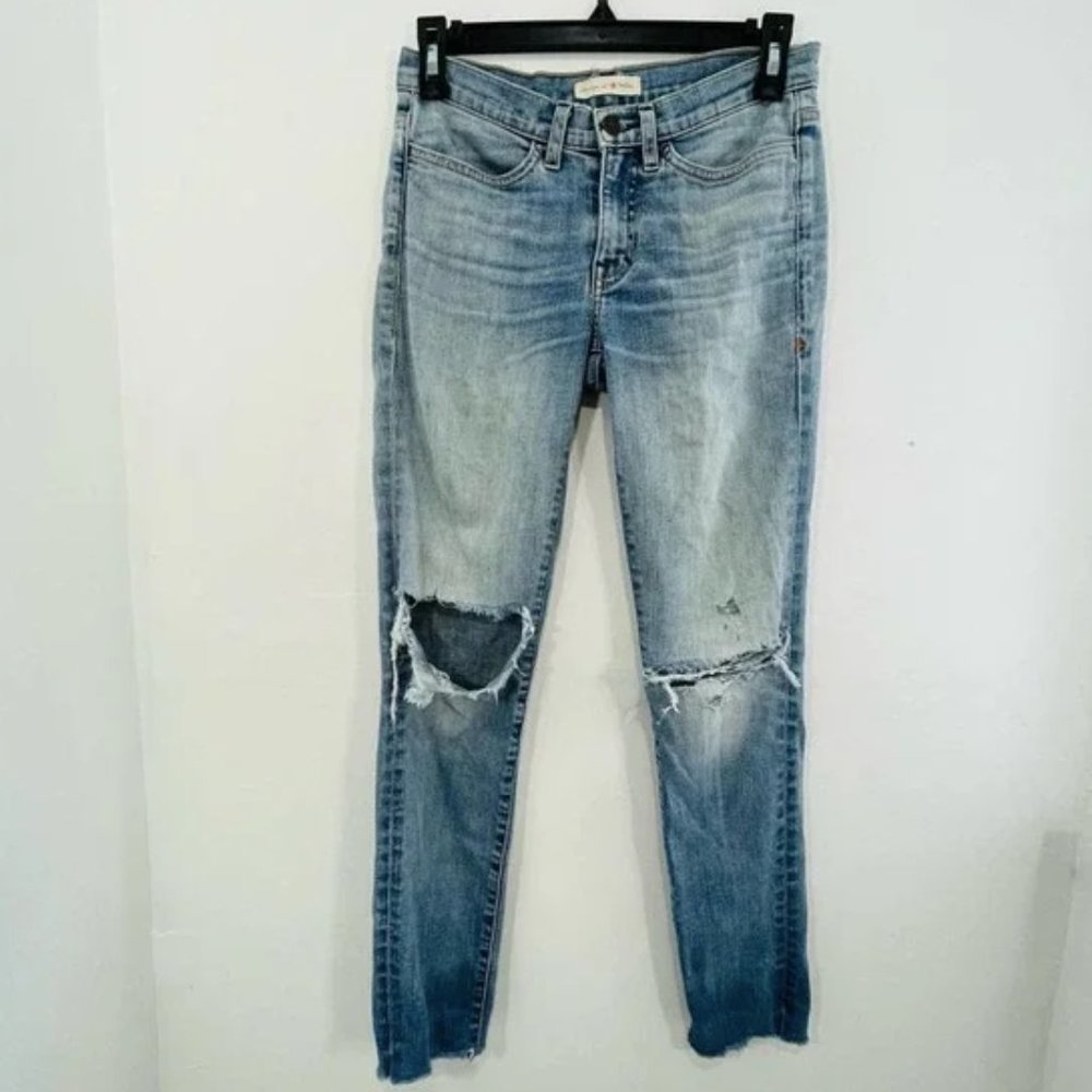 Imogene + Willie Mid Rise Light Wash Busted Knee Jeans 25 Skinny Raw Hem